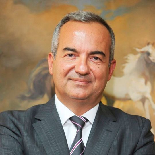 Kutlu Karavelioğlu, Präsident des Verbandes der türkischen Maschinenexporteure MAIB: „In den letzten Jahren haben sich die Wirtschaftsakteure im Maschinenbau darauf konzentriert, den Anteil technologieintensiver Produkte an der Produktion und den Exporten erheblich zu steigern. Die Erfolge des Engagements sowie der erweiterten Fördermaßnahmen zeigen sich nun. Unser Fokus liegt weiterhin darauf, eine stabile Steigerung der Exporte im Mittel- bis Hochtechnologiesektor zu erreichen.“ Kutlu Karavelioğlu, Präsident des Verbandes der türkischen Maschinenexporteure MAIB: „In den letzten Jahren haben sich die Wirtschaftsakteure im Maschinenbau darauf konzentriert, den Anteil technologieintensiver Produkte an der Produktion und den Exporten erheblich zu steigern. Die Erfolge des Engagements sowie der erweiterten Fördermaßnahmen zeigen sich nun. Unser Fokus liegt weiterhin darauf, eine stabile Steigerung der Exporte im Mittel- bis Hochtechnologiesektor zu erreichen.“