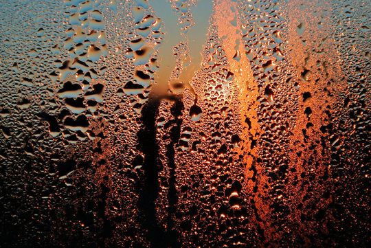 Kondenswasser an der flaschen Stelle kann der IT gefährlich werden. Kondenswasser an der flaschen Stelle kann der IT gefährlich werden.