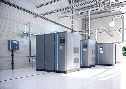 Beispielinstallation mit den neuen, drehzahlgeregelten Kompressoren der Baureihe ZR 160 VSD+ vorne im Bild sowie übergeordneter Steuerung von Atlas Copco an der Wand. Beispielinstallation mit den neuen, drehzahlgeregelten Kompressoren der Baureihe ZR 160 VSD+ vorne im Bild sowie übergeordneter Steuerung von Atlas Copco an der Wand.