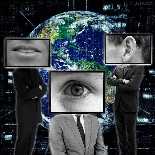 Eine Verschlüsselung übertragener Daten über den gesamten Übertragungsweg, bei der nur die Kommunikationspartner die Nachricht entschlüsseln können nennt man Ende-zu-Ende-Verschlüsselung. Eine Verschlüsselung übertragener Daten über den gesamten Übertragungsweg, bei der nur die Kommunikationspartner die Nachricht entschlüsseln können nennt man Ende-zu-Ende-Verschlüsselung.