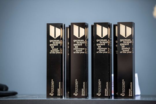 Accenture, Bilfinger, Biobiene, DFL Deutsche Fußball Liga, Famigros, Lufthansa AG, MediaMarkt, Schwarzkopf SalonLab, Stenz Beard Care und ZF sind die großen Gewinner des German Brand Award 2018. Accenture, Bilfinger, Biobiene, DFL Deutsche Fußball Liga, Famigros, Lufthansa AG, MediaMarkt, Schwarzkopf SalonLab, Stenz Beard Care und ZF sind die großen Gewinner des German Brand Award 2018.
