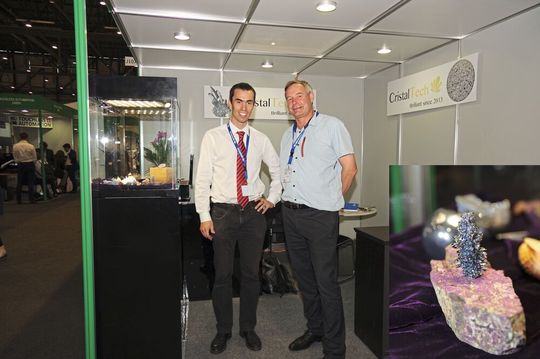 De g à d : Pierre-Léonard Zaffalon Ph.D en chimie bioorganique et Rolf Haubrichs Directeur Général et Co-fondateur de CristalTech présentaient pour la première fois au public le Crystalium, fruit des recherches de l'entreprise sur la cristallisation des métaux.