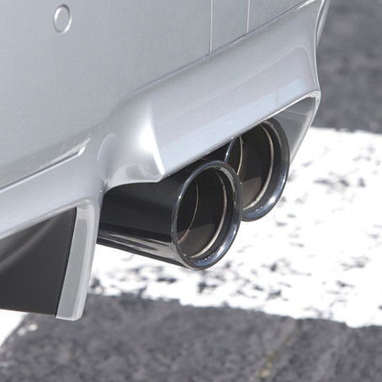 Wie viele Emissionen ein Auto ausstoßen darf, regelt eine Euro-Norm. Die ist in den vergangenen Jahren immer weiter verschärft worden. Wie viele Emissionen ein Auto ausstoßen darf, regelt eine Euro-Norm. Die ist in den vergangenen Jahren immer weiter verschärft worden.