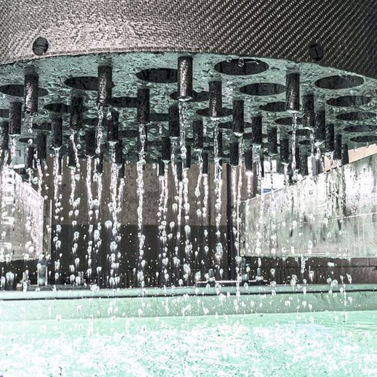 Kolonneneinbauten aus Kohlenstofffaser-Verbundwerkstoffen (CFC) Kolonneneinbauten aus Kohlenstofffaser-Verbundwerkstoffen (CFC)
