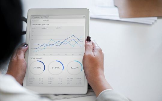 Die Kurzstudie „Digitale Dividende“ hat herausgefunden, dass die Treiber der Digitalisierung im Mittelstand Umsatz und Gewinn sind. Die Kurzstudie „Digitale Dividende“ hat herausgefunden, dass die Treiber der Digitalisierung im Mittelstand Umsatz und Gewinn sind.