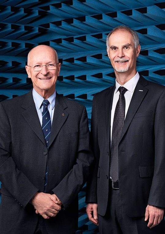 Zahlreiche Auszeichnungen und einen eigener Digitalisierungs-Wettbewerb. Claude Niccolier CSEM VR-Präsident und El-Khoury CSEM-CEO blicken auf ein erfolgreiches Jahr zurück. Zahlreiche Auszeichnungen und einen eigener Digitalisierungs-Wettbewerb. Claude Niccolier CSEM VR-Präsident und El-Khoury CSEM-CEO blicken auf ein erfolgreiches Jahr zurück.