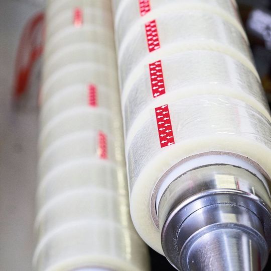 Brabender Technologie entwickelt Dosiersysteme für kontinuierliche Produktionsprozesse von unterschiedlichen Klebstoffen. Brabender Technologie entwickelt Dosiersysteme für kontinuierliche Produktionsprozesse von unterschiedlichen Klebstoffen.