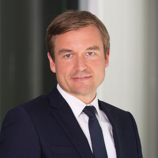 Benjamin Sokolowski wechselt von Opel zu PSA, um die Kontakte der Franzosen in die Politik und zu den Medien zu koordinieren. Benjamin Sokolowski wechselt von Opel zu PSA, um die Kontakte der Franzosen in die Politik und zu den Medien zu koordinieren.