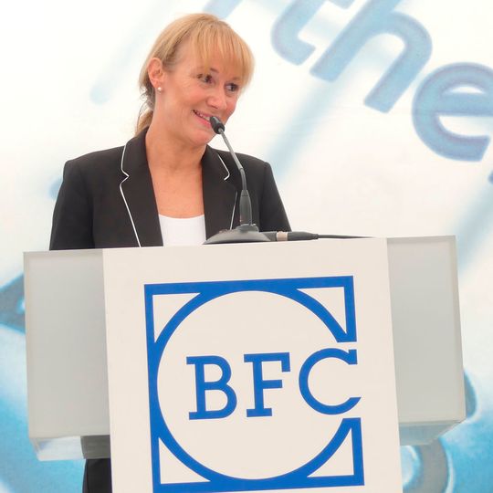 BFC-Geschäftsführerin Sylvia Gerl führte durch die Abschlussfeier. BFC-Geschäftsführerin Sylvia Gerl führte durch die Abschlussfeier.