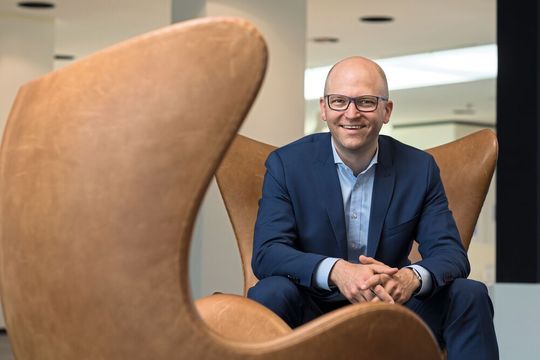 Unter der Leitung von Dr. Sönke Rössing werden bei Ottobock Industrials künftig innovative technische Lösungen entwickelt, die es Menschen ermöglichen, ihrem anspruchsvollen Berufsalltag langfristig gesundheitsschonend nachzugehen. Unter der Leitung von Dr. Sönke Rössing werden bei Ottobock Industrials künftig innovative technische Lösungen entwickelt, die es Menschen ermöglichen, ihrem anspruchsvollen Berufsalltag langfristig gesundheitsschonend nachzugehen.