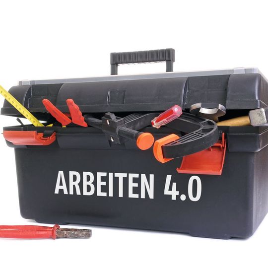 Die Toolbox Arbeiten 4.0 gibt Unternehmen Werkzeuge an die Hand, um den Weg die Digitalisierung der Arbeitswelt zu ebnen. Die Toolbox Arbeiten 4.0 gibt Unternehmen Werkzeuge an die Hand, um den Weg die Digitalisierung der Arbeitswelt zu ebnen.