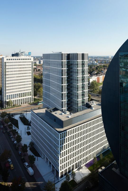 Begleitend zum 15-jährigen Jubiläum bezieht Misumi Europa ein neues Büro im St. Martin Tower in Frankfurt (Bildmitte). Begleitend zum 15-jährigen Jubiläum bezieht Misumi Europa ein neues Büro im St. Martin Tower in Frankfurt (Bildmitte).