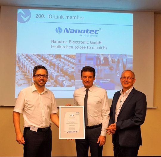Mit Nanotec begrüßt Profibus & Profinet International (PI) das 200. Mitglied bei IO-Link. (v.l.) Elmar Büchler, Balluff, Rainer Schönwald, Leiter der Entwicklungsabteilung bei Nanotec, und Reinhard Schlagenhaufer, Siemens. Mit Nanotec begrüßt Profibus & Profinet International (PI) das 200. Mitglied bei IO-Link. (v.l.) Elmar Büchler, Balluff, Rainer Schönwald, Leiter der Entwicklungsabteilung bei Nanotec, und Reinhard Schlagenhaufer, Siemens.