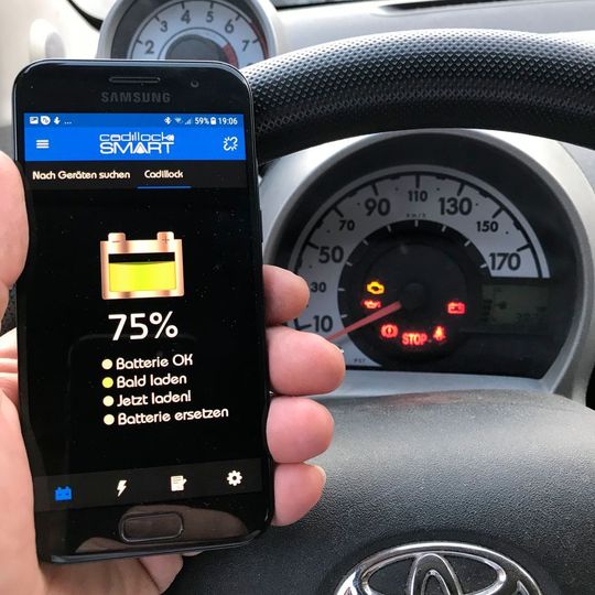Der Fahrer kann mit dem Cadillock Smart den tatsächlichen Batteriezustand feststellen. Der Fahrer kann mit dem Cadillock Smart den tatsächlichen Batteriezustand feststellen.