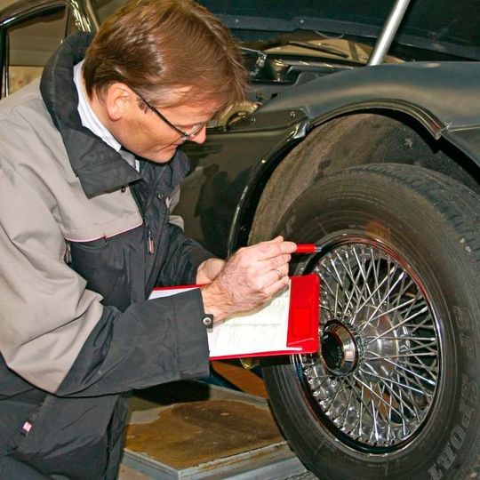 Rechtsansprüche von Oldtimerbesitzern können sich im Zweifel auch gegen Gutachter richten. Rechtsansprüche von Oldtimerbesitzern können sich im Zweifel auch gegen Gutachter richten.