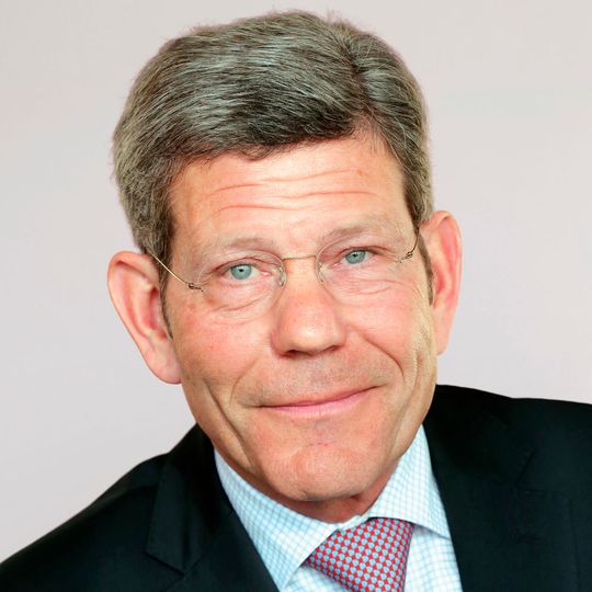 VDA-Präsident Bernhard Mattes zeigte sich auf der VDA-Halbjahres-Pressekonferenz besorgt aber auch optimistisch was die Zukunft der Automobilindustrie angeht. VDA-Präsident Bernhard Mattes zeigte sich auf der VDA-Halbjahres-Pressekonferenz besorgt aber auch optimistisch was die Zukunft der Automobilindustrie angeht.
