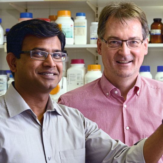 Die Biochemiker Dr. Karthikeyan Radhakrishnan und Prof. Dr. Thomas Dierks Die Biochemiker Dr. Karthikeyan Radhakrishnan und Prof. Dr. Thomas Dierks