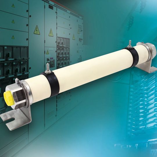 Diese für industrielle Anwendungen vorgesehenen Widerstände bieten bei kompakten Abmessungen hohe Nennbelastbarkeiten bis 9000 W und geben so gut wie keine Wärme nach außen ab. Diese für industrielle Anwendungen vorgesehenen Widerstände bieten bei kompakten Abmessungen hohe Nennbelastbarkeiten bis 9000 W und geben so gut wie keine Wärme nach außen ab.