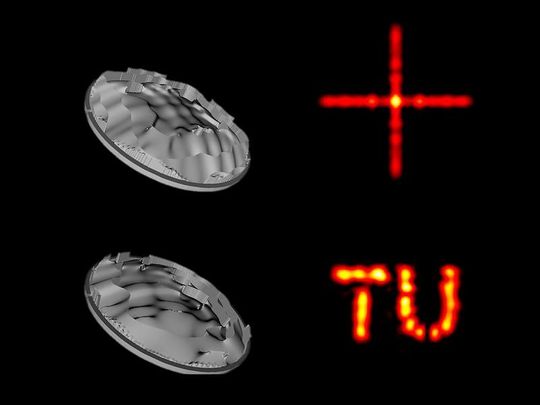 Mit Hilfe von Kunststoffblenden aus dem 3D-Drucker haben Forscher der TU Wien einen Terahertz-Strahl gezielt in Muster lenken können: einmal ein Kreuz, einmal das Logo der TU Wien. Mit Hilfe von Kunststoffblenden aus dem 3D-Drucker haben Forscher der TU Wien einen Terahertz-Strahl gezielt in Muster lenken können: einmal ein Kreuz, einmal das Logo der TU Wien.