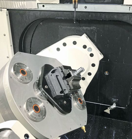 Der neu entwickelte, pneumatisch arbeitende Zentrischspanner 160 von Zeroclamp wird seinen ersten Auftritt auf der AMB 2018 in Stuttgart haben. Er wird dabei über die 4-Kanal-Spanntöpfe des Zero-Clamp-Nullpunktspannsystems angesteuert, sagt der Hersteller. Halle 3 am Stand A170. Der neu entwickelte, pneumatisch arbeitende Zentrischspanner 160 von Zeroclamp wird seinen ersten Auftritt auf der AMB 2018 in Stuttgart haben. Er wird dabei über die 4-Kanal-Spanntöpfe des Zero-Clamp-Nullpunktspannsystems angesteuert, sagt der Hersteller. Halle 3 am Stand A170.