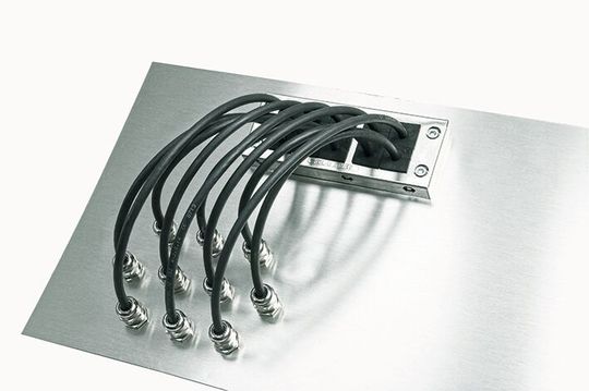 Alternative zu herkömmlicher Kabelverschraubung. Alternative zu herkömmlicher Kabelverschraubung.