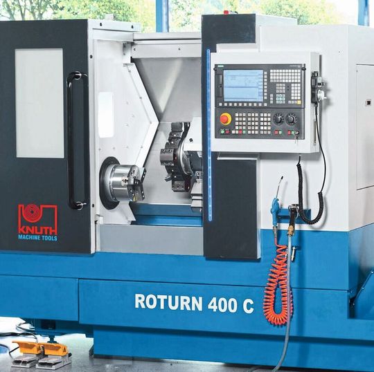 Die CNC-Schrägbett-Drehmaschine Roturn 400 C von Knuth Werkzeugmaschinen kommt mit laut Hersteller mit der zukunftssicheren Steuerung Siemens 828 D Basic zum Anwender. Sie gilt als robust und produktiv bei der Bearbeitung von Werkstücken bis 430 mm Länge und 400 mm Durchmesser über Bett. Die CNC-Schrägbett-Drehmaschine Roturn 400 C von Knuth Werkzeugmaschinen kommt mit laut Hersteller mit der zukunftssicheren Steuerung Siemens 828 D Basic zum Anwender. Sie gilt als robust und produktiv bei der Bearbeitung von Werkstücken bis 430 mm Länge und 400 mm Durchmesser über Bett.