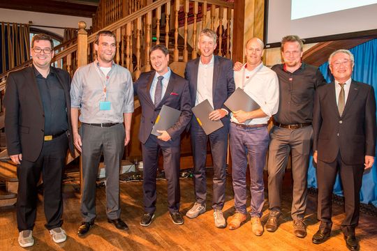 KUKA Deutschland gewinnt mit „LBR Med“ den IERA-Award für Robotik und Automation 2018.(Bild v.l.n.r.: Dominik Boesl, Awards Chair & Vice President IEEE RAS; Martijn Buijs, Lely; Dr. Nicholas Wettels, Perception Robotics; Michael Otto, KUKA; Clemens Duijnisveld., Lely; Frank Steeneveld, Lely; Junji Tsuda, IFR President) KUKA Deutschland gewinnt mit „LBR Med“ den IERA-Award für Robotik und Automation 2018.(Bild v.l.n.r.: Dominik Boesl, Awards Chair & Vice President IEEE RAS; Martijn Buijs, Lely; Dr. Nicholas Wettels, Perception Robotics; Michael Otto, KUKA; Clemens Duijnisveld., Lely; Frank Steeneveld, Lely; Junji Tsuda, IFR President)