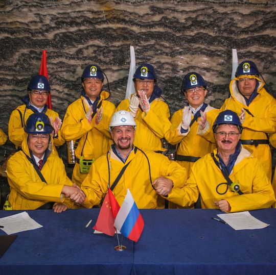 Representatives from Eurochem and Heilongjiang Beidahuang Farms signed the MoU at the Usolskiy mine. Representatives from Eurochem and Heilongjiang Beidahuang Farms signed the MoU at the Usolskiy mine.