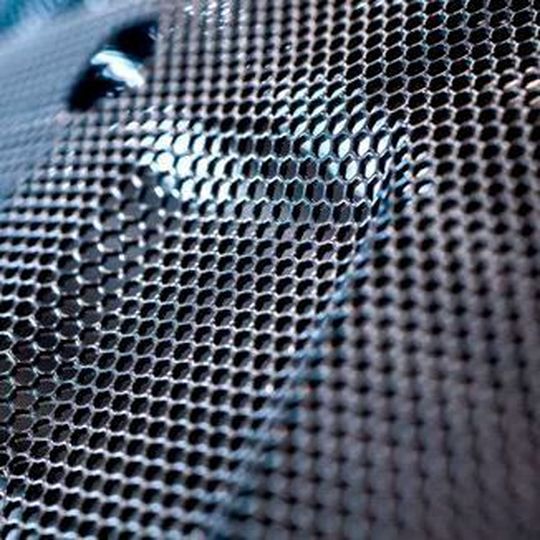 Die richtige Beschichtung schützt auch perforierte Bauteile – wie dieses Lüftungsgitter eines Traktors – ausgezeichnet vor Rost. Die richtige Beschichtung schützt auch perforierte Bauteile – wie dieses Lüftungsgitter eines Traktors – ausgezeichnet vor Rost.
