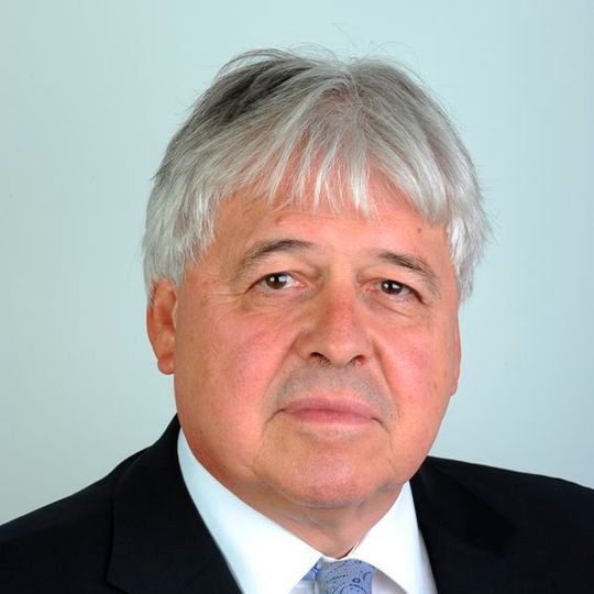 Freut sich über die Entwicklung seines Unternehmens - Hans-Rudolf Haefeli, Inhaber und CEO Etampa AG. Freut sich über die Entwicklung seines Unternehmens - Hans-Rudolf Haefeli, Inhaber und CEO Etampa AG.