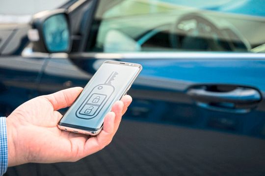 Virtueller Schlüssel: Eine App ersetzt künftig den Autoschlüssel und macht viele neue Funktionen möglich. Virtueller Schlüssel: Eine App ersetzt künftig den Autoschlüssel und macht viele neue Funktionen möglich.