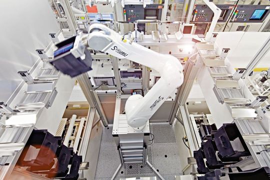 Im Rahmen der Nachhaltigkeitsstrategie bei Infineon installierte Robotron am Standort Dresden ein Kennzahlen-Monitoring für die Energieeffizienz der Anlagen. Im Rahmen der Nachhaltigkeitsstrategie bei Infineon installierte Robotron am Standort Dresden ein Kennzahlen-Monitoring für die Energieeffizienz der Anlagen.