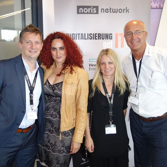 Besa Agaj, IT-BUSINESS, und Kirsten Meier, noris network haben gerne Michis um sich! Besa Agaj, IT-BUSINESS, und Kirsten Meier, noris network haben gerne Michis um sich!