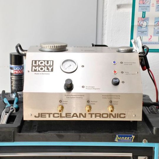 Praktische Servicekonzepte wie das Kraftstoffreinigungssystem Jet Clean stehen bei Liqui Moly im Mittelpunkt des Autmechanika-Auftritts.