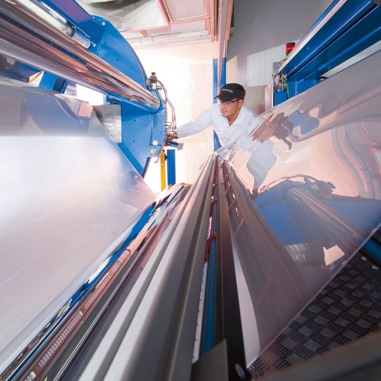 Covestro will seine globalen Produktionskapazitäten für Spezialfolien erweitern, um die steigende Nachfrage in allen Regionen zu decken. Covestro will seine globalen Produktionskapazitäten für Spezialfolien erweitern, um die steigende Nachfrage in allen Regionen zu decken.