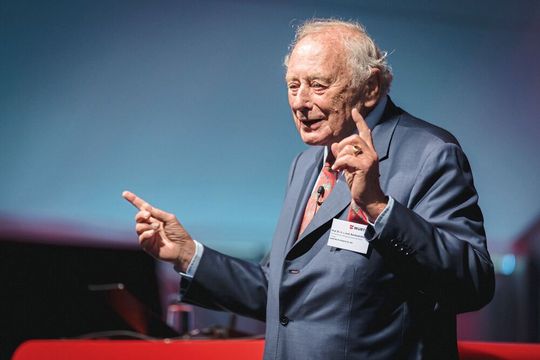 Prof. Dr. h. c. mult. Reinhold Würth hielt während des Fachforums eine Rede zum Thema Arbeitswelt 4.0. Prof. Dr. h. c. mult. Reinhold Würth hielt während des Fachforums eine Rede zum Thema Arbeitswelt 4.0.