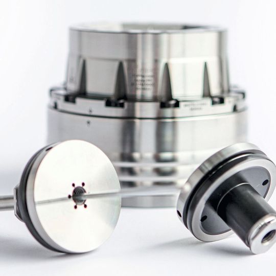 The Vario Flex poneumatic workpiece ejector is the latest addition to the family of end-stop systems. The Vario Flex poneumatic workpiece ejector is the latest addition to the family of end-stop systems.