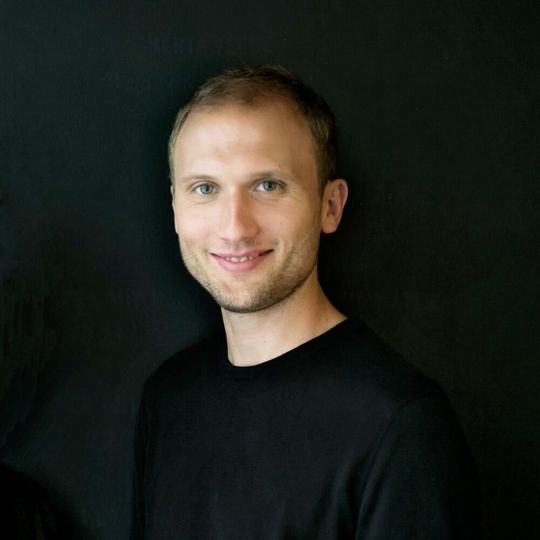 Viktor Gilz, Mitgründer von Suite&Co: „Was ein Unternehmen heute für einen Bewerber sexy macht, sind andere Dinge als noch vor einigen Jahren. Bewerber wollen sich vor allem wohlfühlen. Ein prestigeträchtiger Name allein reicht nicht, um Fachkräfte anzulocken.“ Viktor Gilz, Mitgründer von Suite&Co: „Was ein Unternehmen heute für einen Bewerber sexy macht, sind andere Dinge als noch vor einigen Jahren. Bewerber wollen sich vor allem wohlfühlen. Ein prestigeträchtiger Name allein reicht nicht, um Fachkräfte anzulocken.“
