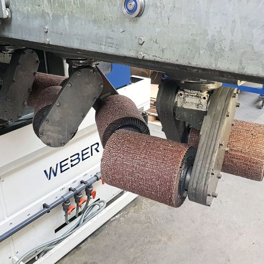 Gewa setzt boeck Entgratwalzen ein, die speziell für die Nassbearbeitung entwickelt wurden. Gewa setzt boeck Entgratwalzen ein, die speziell für die Nassbearbeitung entwickelt wurden.