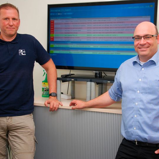 Uwe Mengs (li.) und Björn Hinrichs diskutierten mit dem »Kfz-Schadenmanager«. Uwe Mengs (li.) und Björn Hinrichs diskutierten mit dem »Kfz-Schadenmanager«.