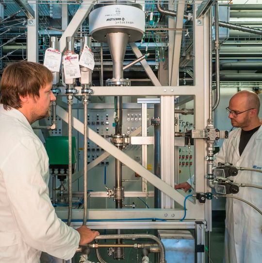 Derzeit wird der Versuchsstand am ZSW aufgebaut. Derzeit wird der Versuchsstand am ZSW aufgebaut.