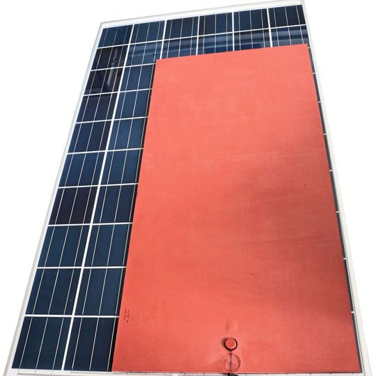 Beim Test der Module kommt eine Heizmatte mit integrierter Metallgaze zum Einsatz. Beim Test der Module kommt eine Heizmatte mit integrierter Metallgaze zum Einsatz.
