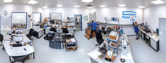 Das DAkkS-akkreditierte Kalibrierlabor von Feinmess Suhl (Akkreditierungsnr. D-K-15131-01-00) arbeitet nach ISO 17025 und erfüllt damit bereits den neuen Standard IATF 16949:2016. Das DAkkS-akkreditierte Kalibrierlabor von Feinmess Suhl (Akkreditierungsnr. D-K-15131-01-00) arbeitet nach ISO 17025 und erfüllt damit bereits den neuen Standard IATF 16949:2016.