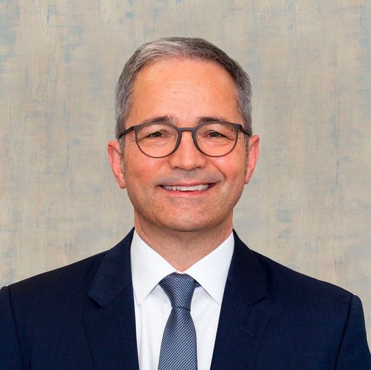 „Bei den betriebsnahen Services arbeiten wir flexibel mit unseren Kunden zusammen und unterstützen diese sowohl in den instandhaltungsnahen Projekten als auch bei Investitionsprojekten, von denen ja auch viele eher Erweiterungen und Optimierungen sind, also klassische Brownfield-Aufgaben“, sagt Peter Stromberger, Vorstand von Triplan. „Bei den betriebsnahen Services arbeiten wir flexibel mit unseren Kunden zusammen und unterstützen diese sowohl in den instandhaltungsnahen Projekten als auch bei Investitionsprojekten, von denen ja auch viele eher Erweiterungen und Optimierungen sind, also klassische Brownfield-Aufgaben“, sagt Peter Stromberger, Vorstand von Triplan.
