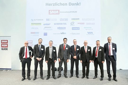 Troisième depuis la droite: Markus Blum, directeur général de Gühring Schweiz AG. C'était à l'occasion du premier Forum de l'innovation organisé par le SMM Schweizer Maschinenmarkt au sein du Forum à Lucerne. Troisième depuis la droite: Markus Blum, directeur général de Gühring Schweiz AG. C'était à l'occasion du premier Forum de l'innovation organisé par le SMM Schweizer Maschinenmarkt au sein du Forum à Lucerne.
