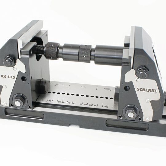 Schenke wird auf der Sonderausstellung Digital Way der AMB 2018 sein 5-Achs-Spannsystem präsentieren. Schenke wird auf der Sonderausstellung Digital Way der AMB 2018 sein 5-Achs-Spannsystem präsentieren.