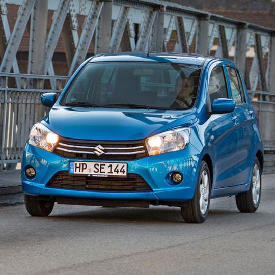 Im Suzuki Celerio fehlt möglicherweise die Befestigung der vorderen Seitenairbags. Im Suzuki Celerio fehlt möglicherweise die Befestigung der vorderen Seitenairbags.