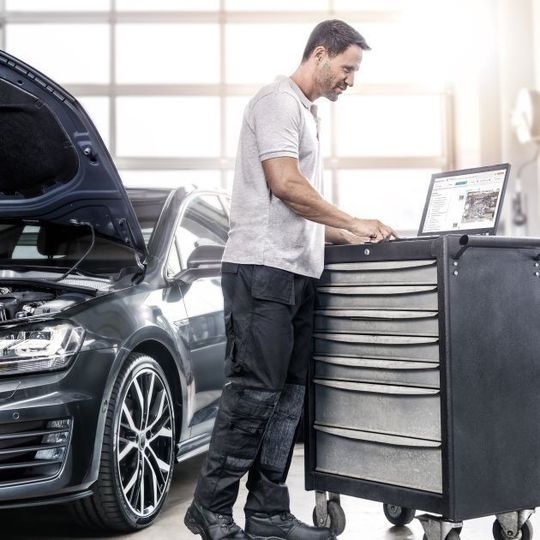 Bosch-Esitronic-Kunden können ab dem kommenden Update die Software auch online nutzen. Bosch-Esitronic-Kunden können ab dem kommenden Update die Software auch online nutzen.
