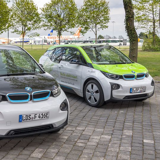 Bis 2030 wollen Industrie und Politik viel, viel mehr E-Autos auf die Straßen bringen. Bis 2030 wollen Industrie und Politik viel, viel mehr E-Autos auf die Straßen bringen.