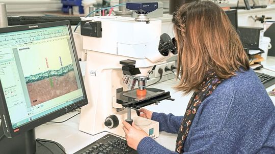 Dörken MKS in Herdecke zählt zu den Experten in Sachen Zinklamellen. Ihre Zinklamellensysteme ermöglichen eine Vielzahl an Kombinationsmöglichkeiten für einen auf die Anforderungen zugeschnittenen Korrosionsschutz.